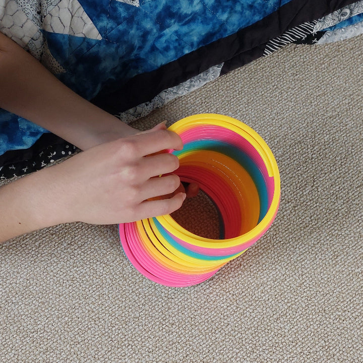 regenbogen traploper mega groot foto met handen van Toys42hands