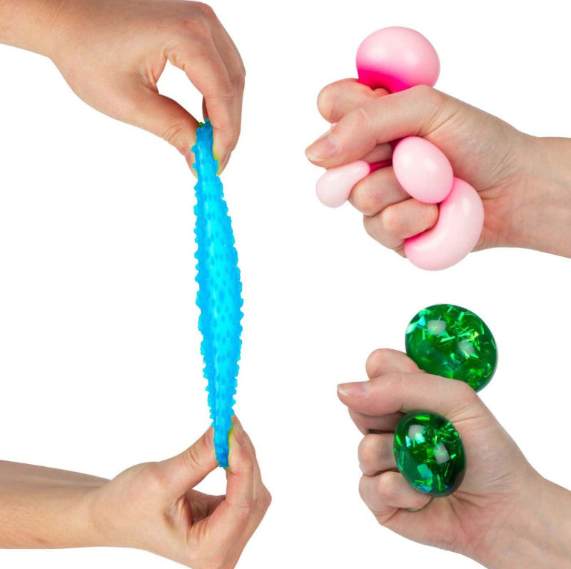 handen laten zien hoe anti stressballen gedrukt en getrokken kunnen worden, sensoriek ballen set