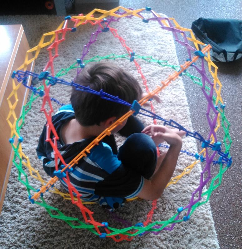 Toys42Hands Hoberman sphere ringen reuze