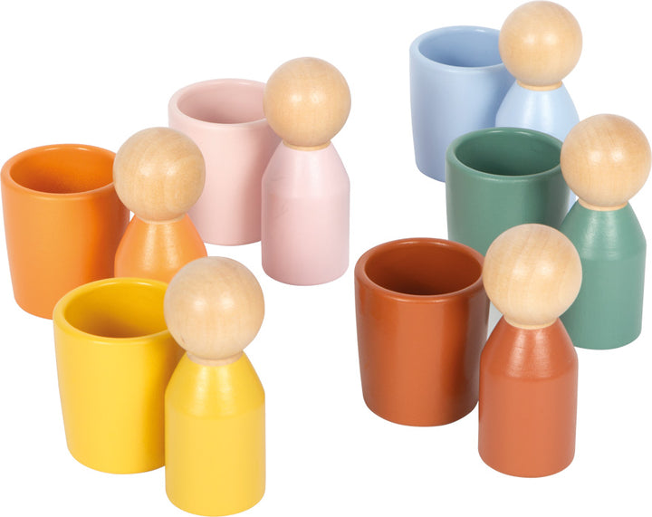 Montessori sorteer bekers en poppetjes