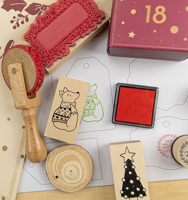 Stempelkussens in rood  voor kinderen, kerstempel met vosje, boom, stempelraad en lijst stempel, uit de adventskalender