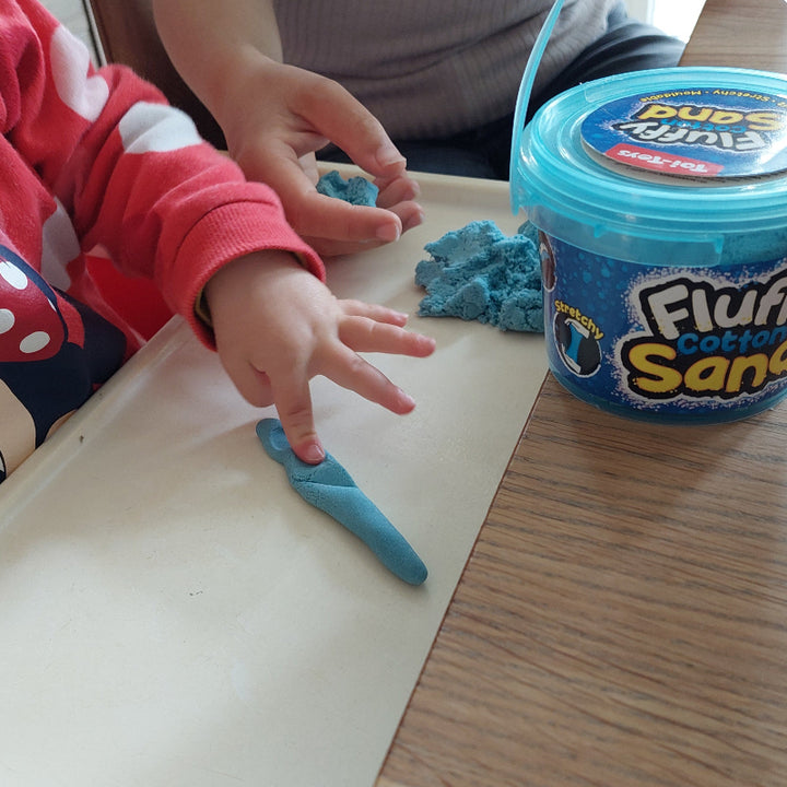 fluffy cotton sand, babyhand, klei drukken