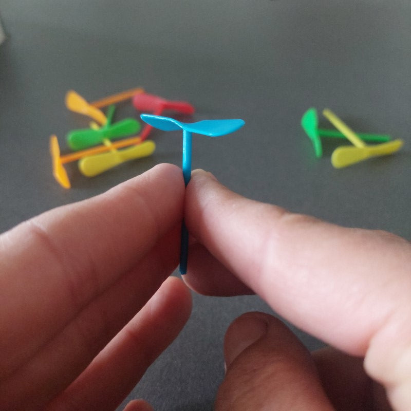 dragonfly propeller, vingerpropeller, uitdeelcadeau, fijne motoriek, motoriek speelgoed