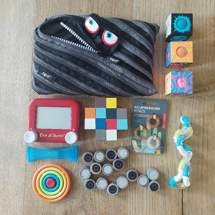 etui met speelgoed voor onderweg of in het ziekenhuis, motoriekspeelgoed, rits etui van zip it