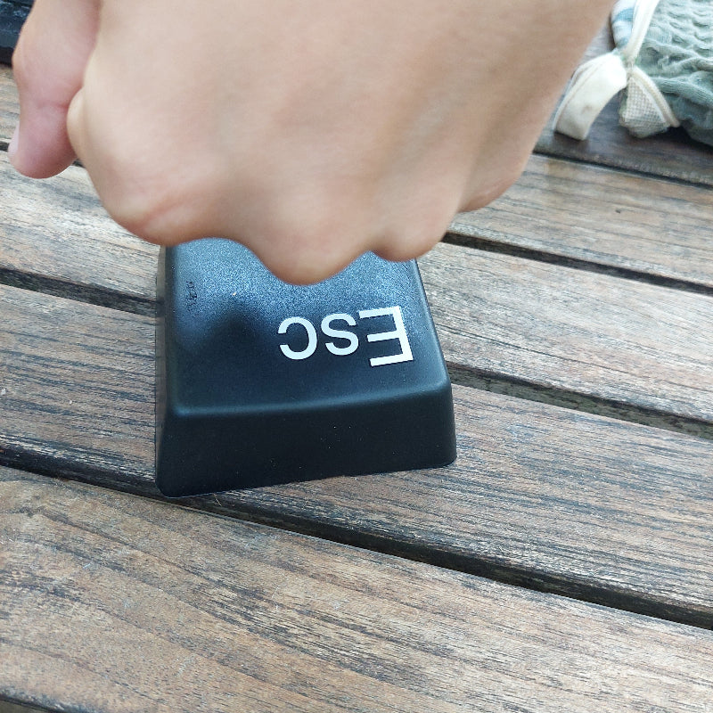 esc knop als antistressbal, fidget, gadget voor nerds
