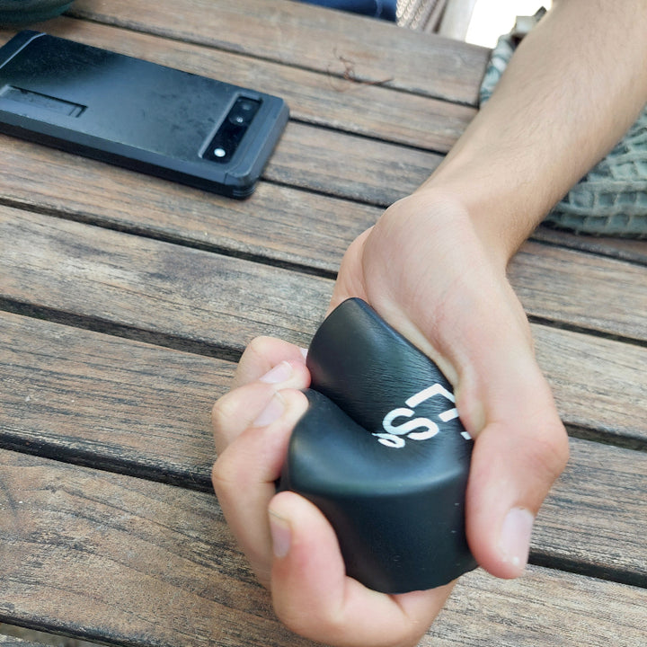 gedrukte antistrssbal in vorm van een esc botton, gadget, nerd, fidget