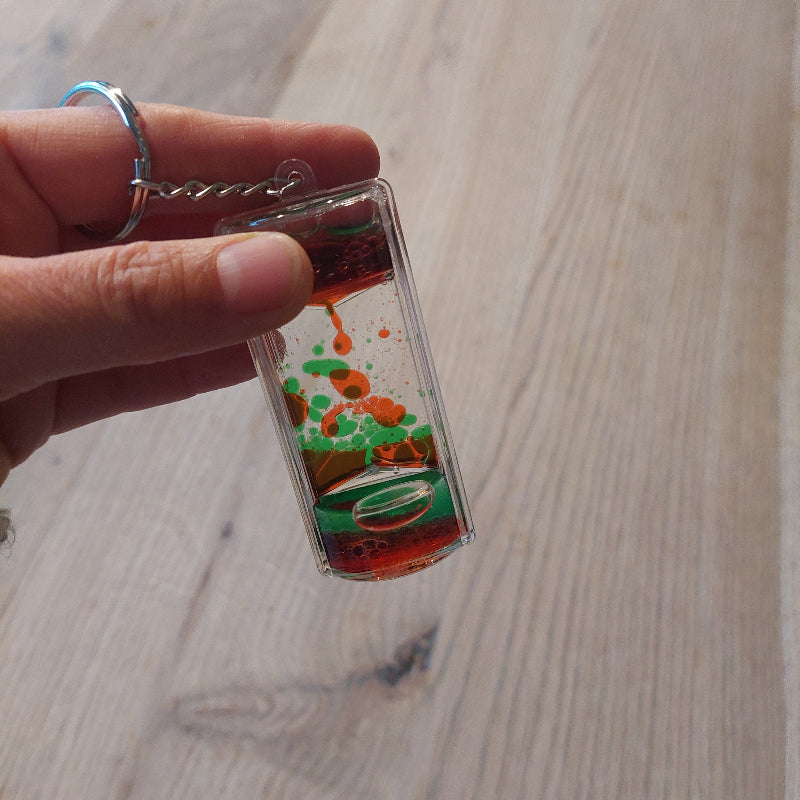 Liquid timer sleutehanger, in hand, 