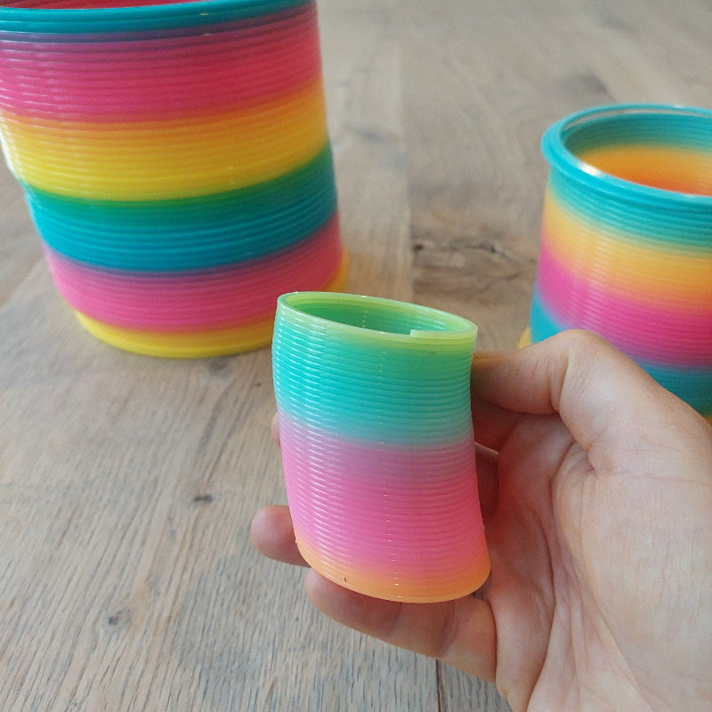 traploper doorsneel 5cm in hand, achtergrond traploper 15cm en 10cm, motoriekspeelgoed