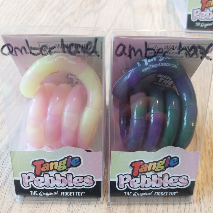 twee verpakkingen tangle pebbels amber hazel, warm en kamertemperatuur, kleurwissel tangle