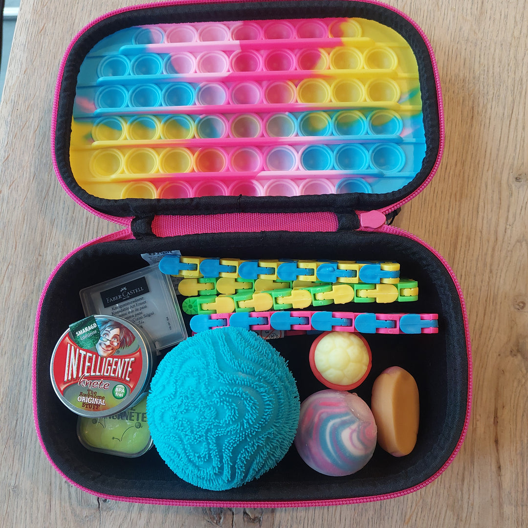 Pop it etui fidget incl gratis 2 squishies
