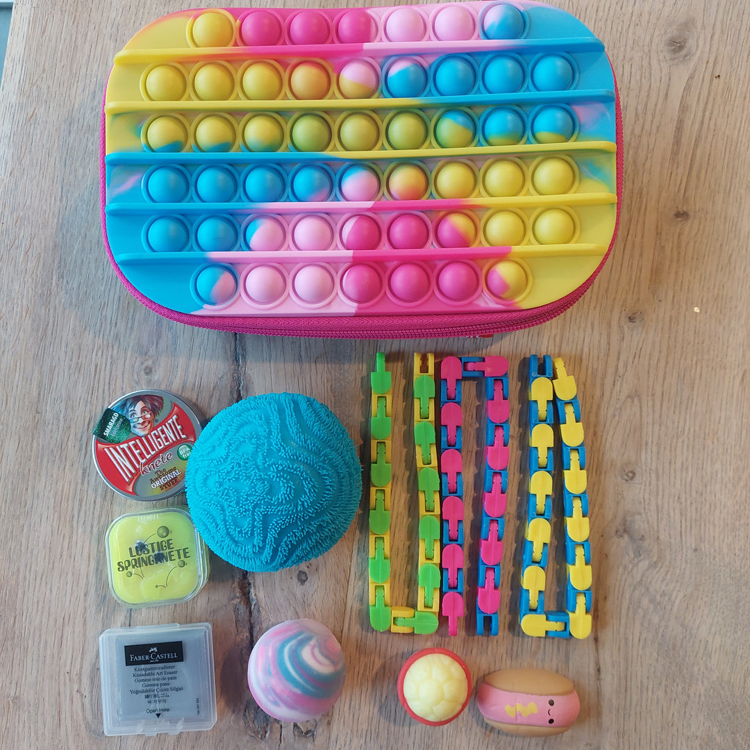 Pop it etui fidget incl gratis 2 squishies