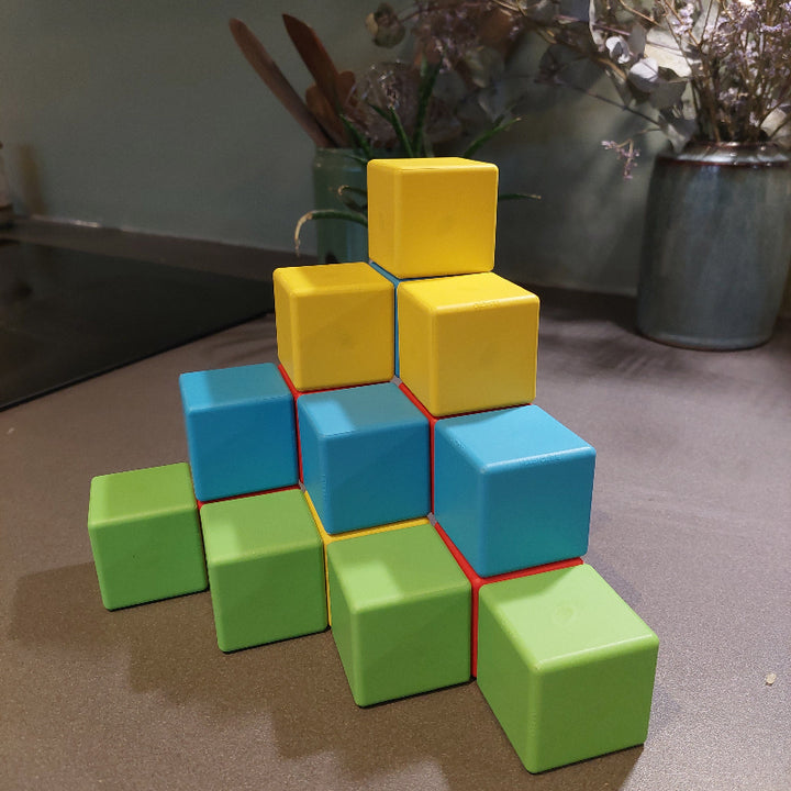 Geomag Magicube 16-delig, piramide gebouwd van magnetische blokken