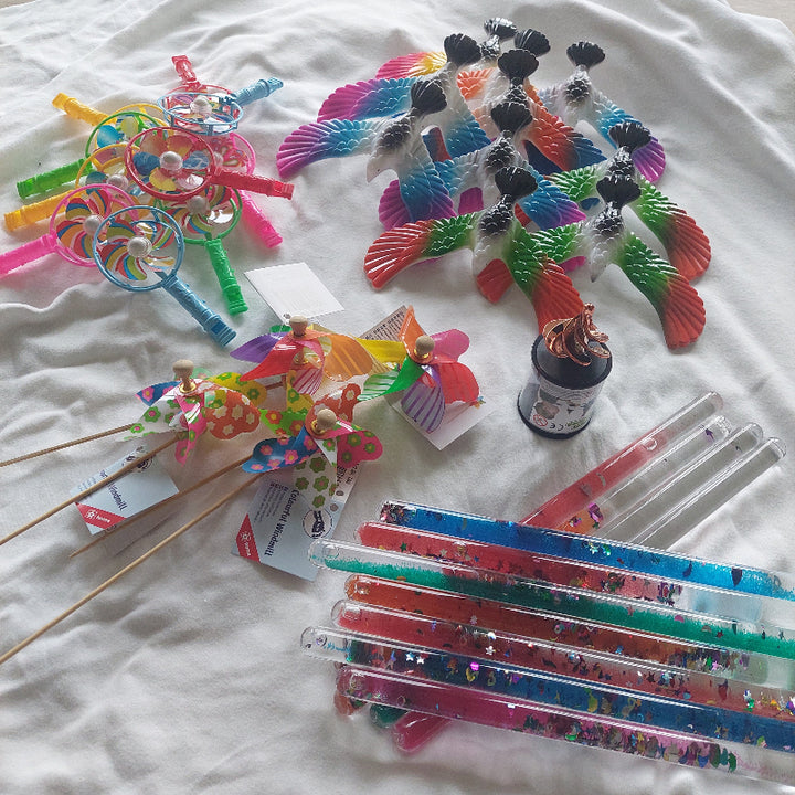 Afleidingsset Wind met vingervogels, toverstaven en windmolens voor gebruik bij vaccinatie
Gyro blaastol en mini windmolentjes als ademgerichte afleiding tijdens prikmoment