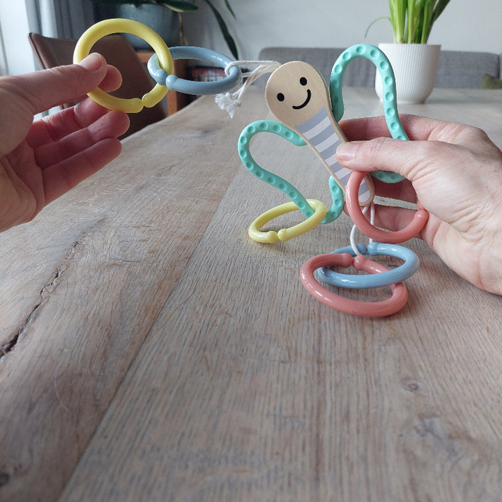 vlinder grijpring van hape, bijtring met links, ophalen, ketting voor wandelwagen., motoriekspeelgoed, babyspeelgoed