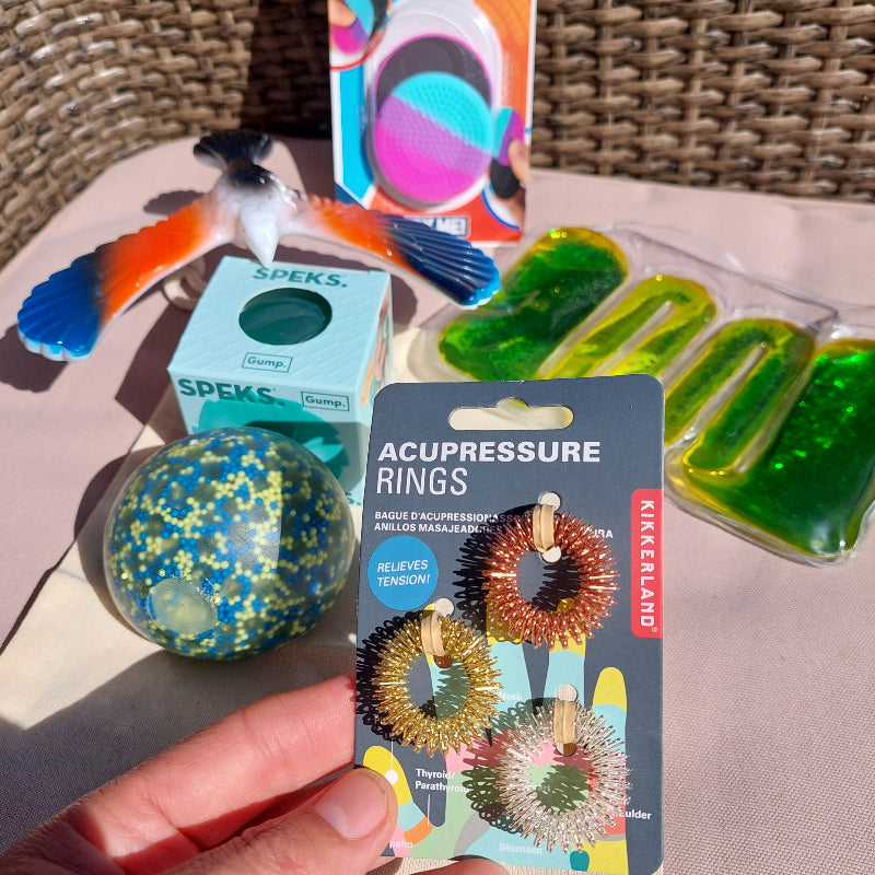 fidget set, ontprikkel set samengesteld van fier en focus, met antistressbal en acupressurring