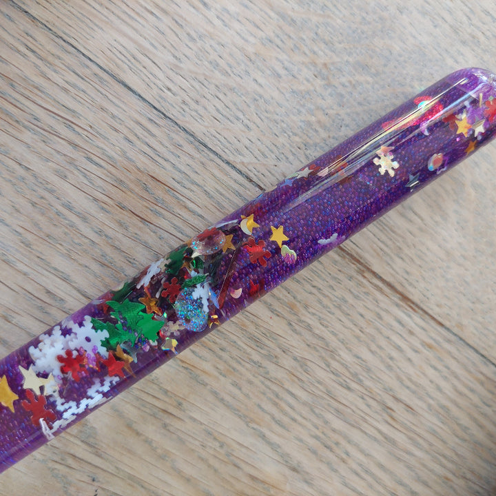 toverstaf paars, glitter details, sensoriek staf, motoriek materiaal