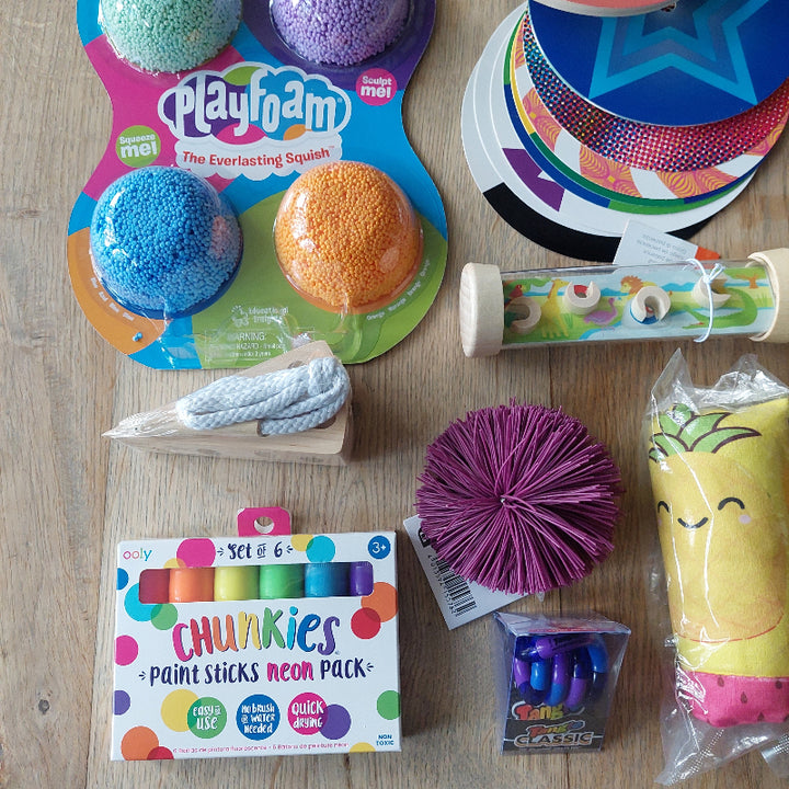 playfoam, rijgkaas, chinkies, tangle, pompombal, sinterklaas cadeau suggesties voor de klas. Basisschool fijne motoriek materiaal