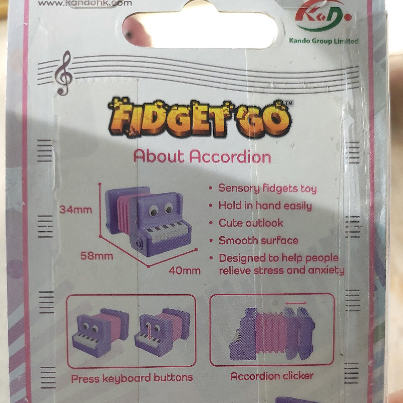 Close-up van de achterkant van de verpakking : Fidget Go Accordeon, afmetlingen en functies uitgelicht