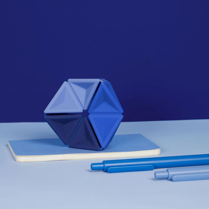 Pivot flexagons