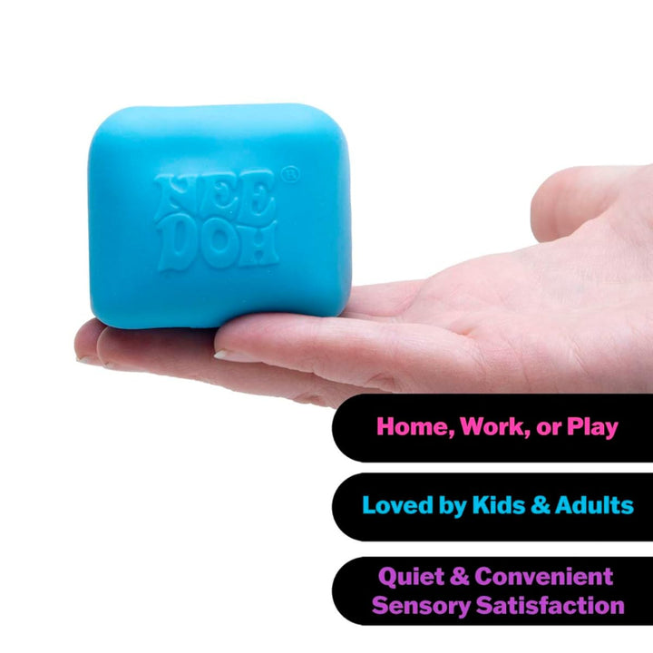 NeeDoh Nice Cube Glow op hand – knijpbare stresskubus voor ontspanning en motorische stimulatie