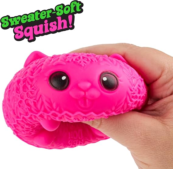 roze knitten van needoh in hand gedrukt, sweater-soft squish, fidget