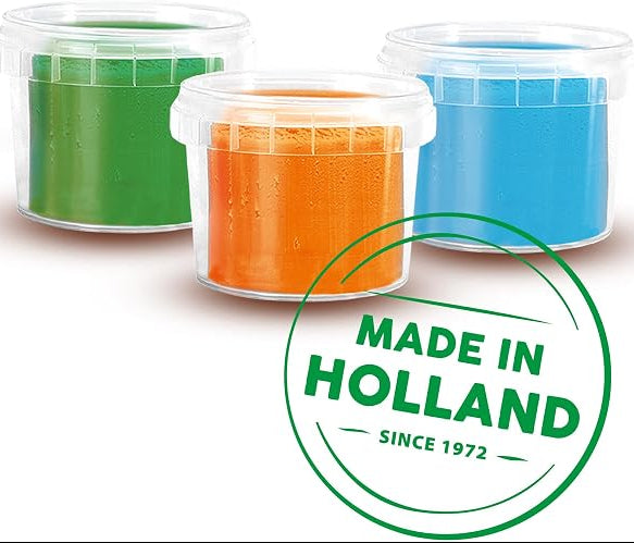 de drie kleuren klei: oranje, blauw en groen van het set met uitstekers van ses, made in holland sind 1972