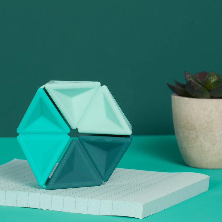 Pivot flexagons