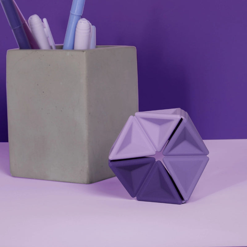 Zachte siliconen Speks Pivot fidget in paars tinten voor tieners en volwassenen, decoratief voor pennenbak, foto in paars tinten