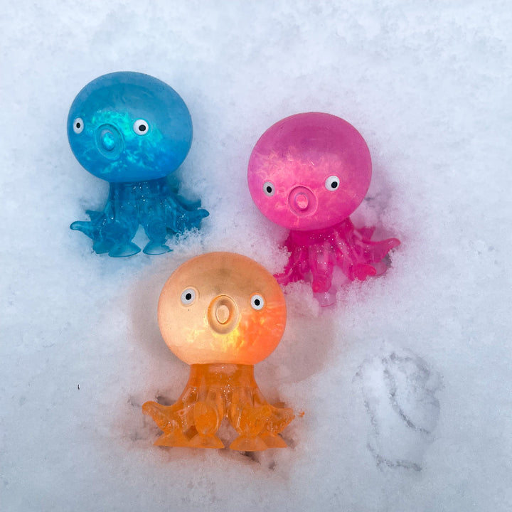 FLYPOP‘S Anti-Stress Oktopus Ball – 8 Cm, Dehnbar, Sensorisches Spielzeug Für Kinder & Erwachsene – Zufällige Farbe, Ab 3 Jahren FLYPOP‘S Anti-Stress Oktopus Ball – 8 Cm, Dehnbar, Sensorisches Spielzeug Für Kinder & Erwachsene – Zufällige Farbe, Ab 3 Jahren