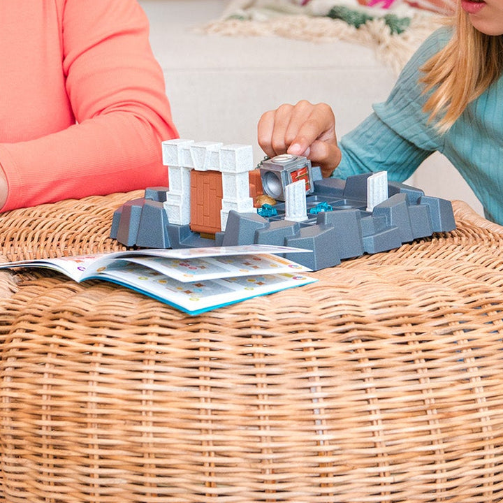 samen met een kind smart games break out spelen, inzicht en geduld oefenen