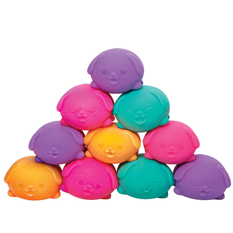 teenie funky pups van needoh bouwen een piramide, in vier kleuren, setjes van 2 te koop bij Toys42hands, motoriek materiaal