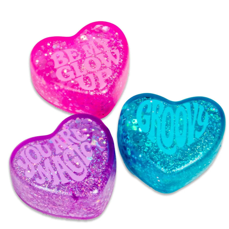 drie teenie needoh hartjes, antistressballen in hartjesvorm met zware vulling in paars, roze en blauw