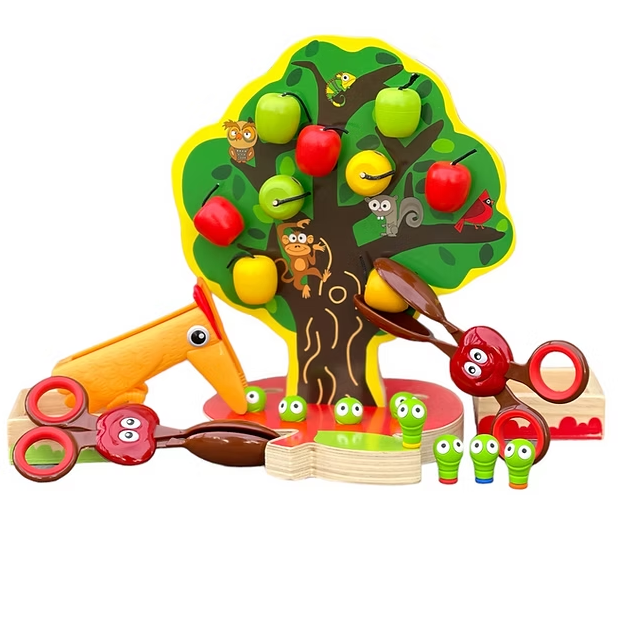 Houten appelboom speelgoed voorkant met appels en knijptangen voor fijne motoriek