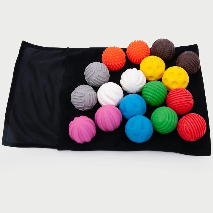 voelzak plat liggend, met 18 sensoriekballen, discovery ball-activitietenset van ticket, 9 verschillende ballen