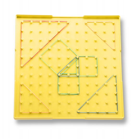 Noppenbord 11x11 met complex geometrisch patroon van elastiekjes voor bovenbouw rekenen