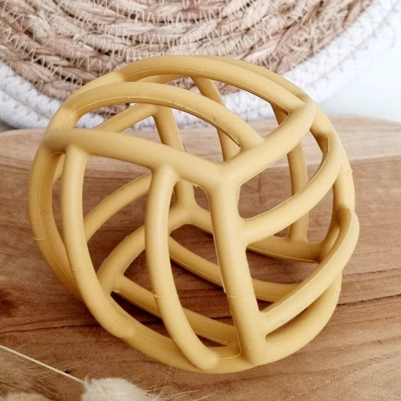 flexibele siliconen motoriek bal ,open structuur stimuleert grijpen en mondmotoriek.