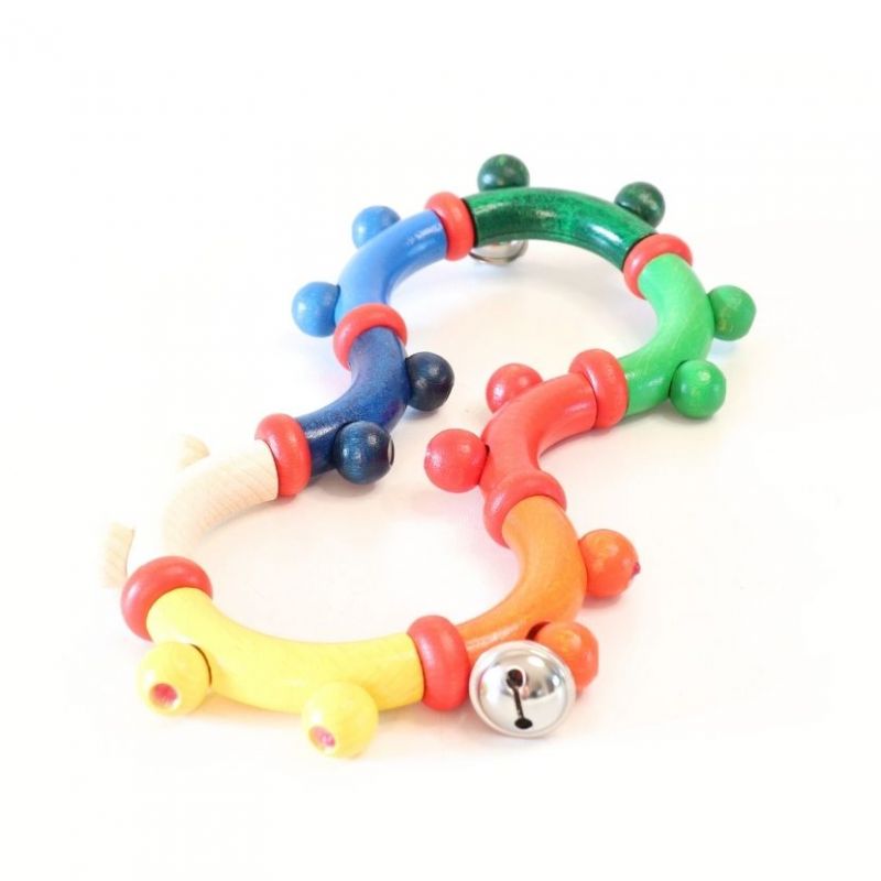 houten rammelaar babytangle van hess