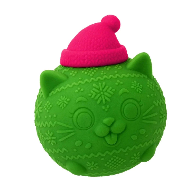 groene antistressbal van needoh, poes, kitten, katje, met gebreide look en roze wintermuts, sensoriek antistressbal