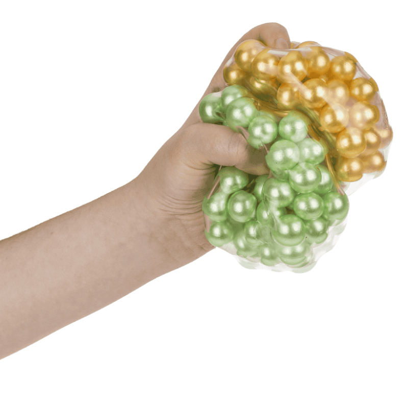 hand met twee sensory antistressballen, asmr, geluids sensoriek ballen